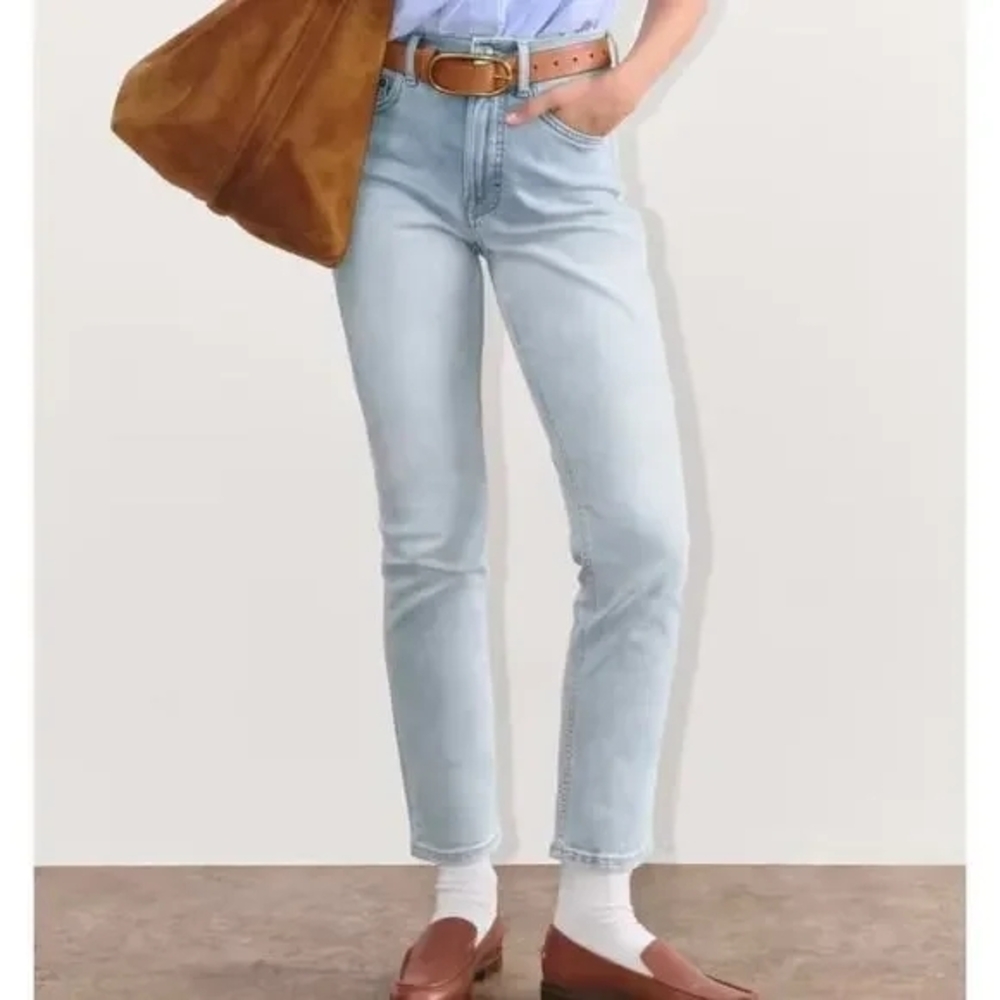 "EVERLANE"  Original Cheeky Straight Jean. Size 23